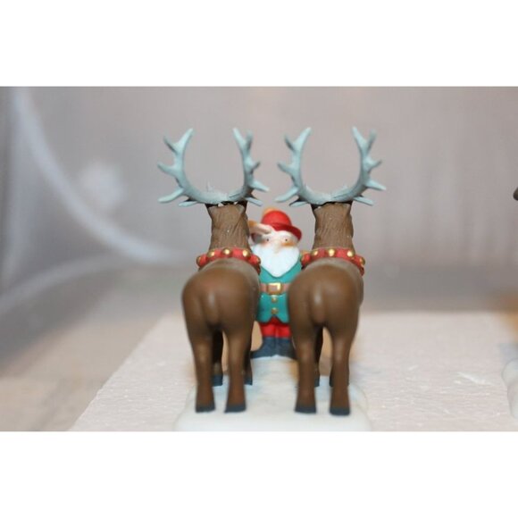 Dept 56 North Pole Village - Reindeer Training Camp soi2023 - Picture 5 of 9
